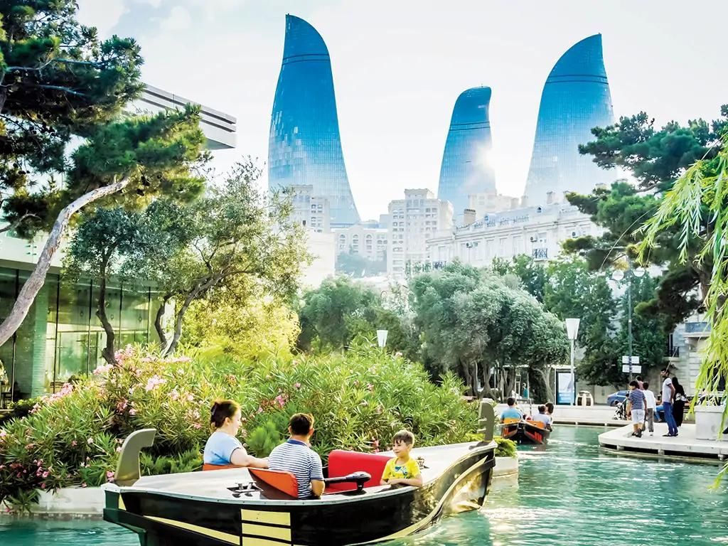 Baku Boulevard & Shopping Experience