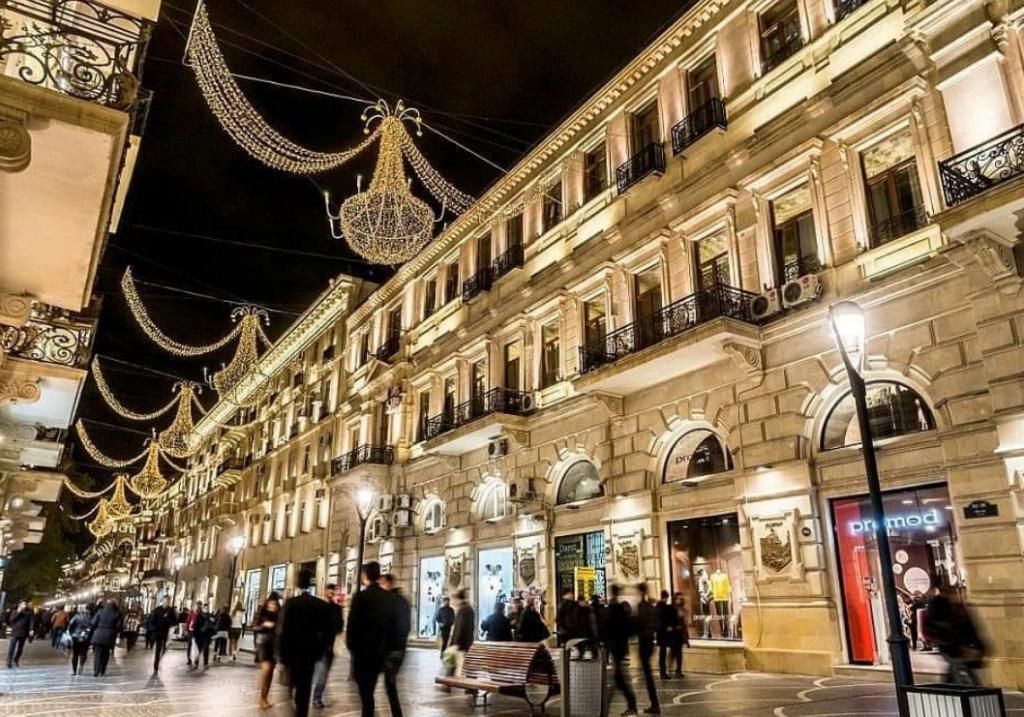 Baku Boulevard & Shopping Experience