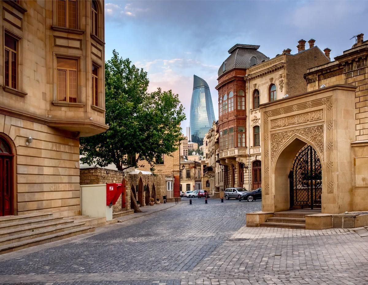 Baku Boulevard & Shopping Experience