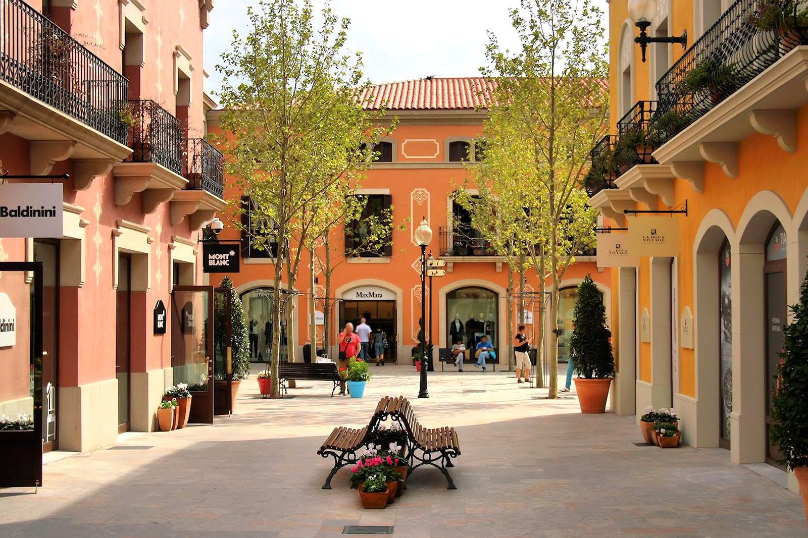 La Roca Village Shopping Express